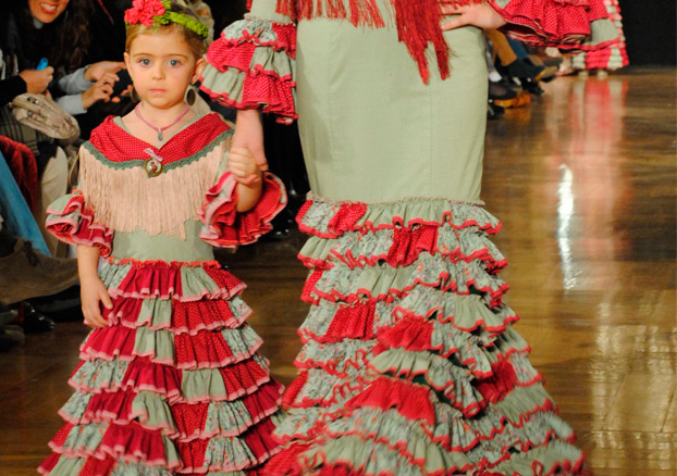 traje-flamenca-niñas-2014-sevillaconlospeques