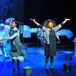 Annie cantando con sus amigas huérfanas en Annie el musical | Sevilla con los peques