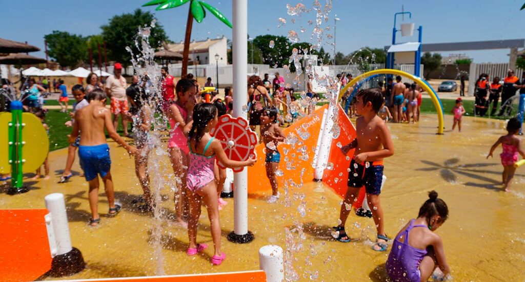 Niños jugando en el arque de Chorros  | Sevilla con los peques 