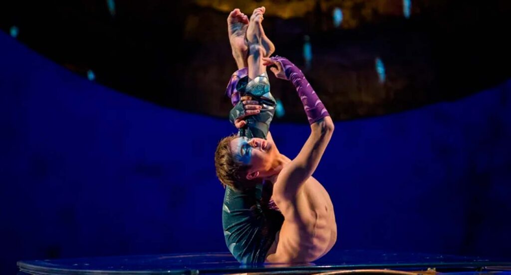 Contorsionista de Luzia, el espectáculo de El Circo del Sol | Sevilla con los peques.