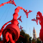 Les Girafes, pasacalles para estas navidades en Paseo Colon de Sevilla | Sevilla con los peques